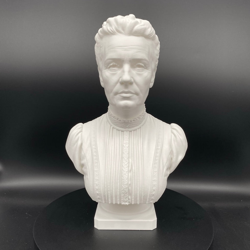 Marie Curie Büste – Detailansicht der Büste, Produktfoto 05