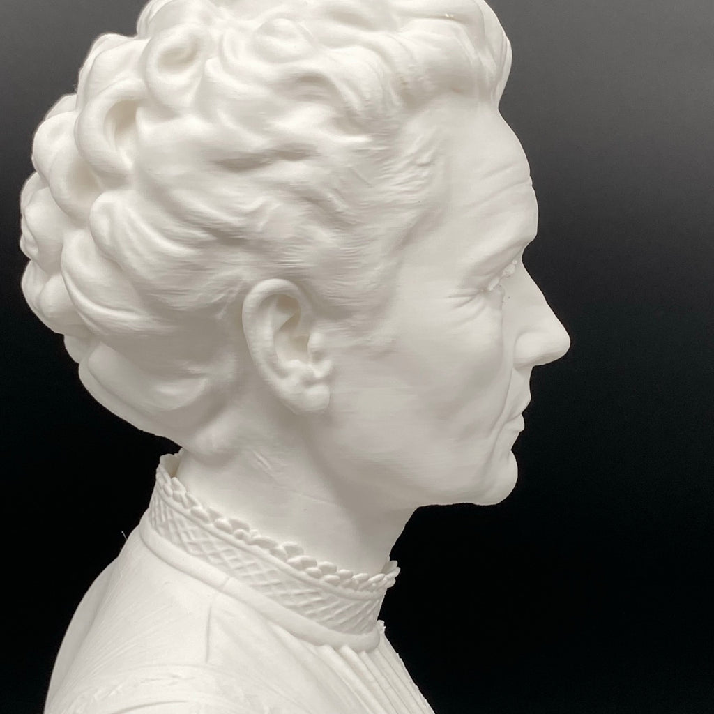 Marie Curie Büste – Detailansicht der Büste, Produktfoto 19