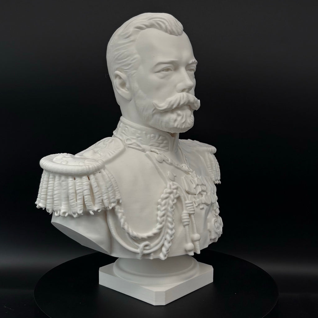 Tsar Nicholas II Büste – Vorderansicht der historischen Skulptur