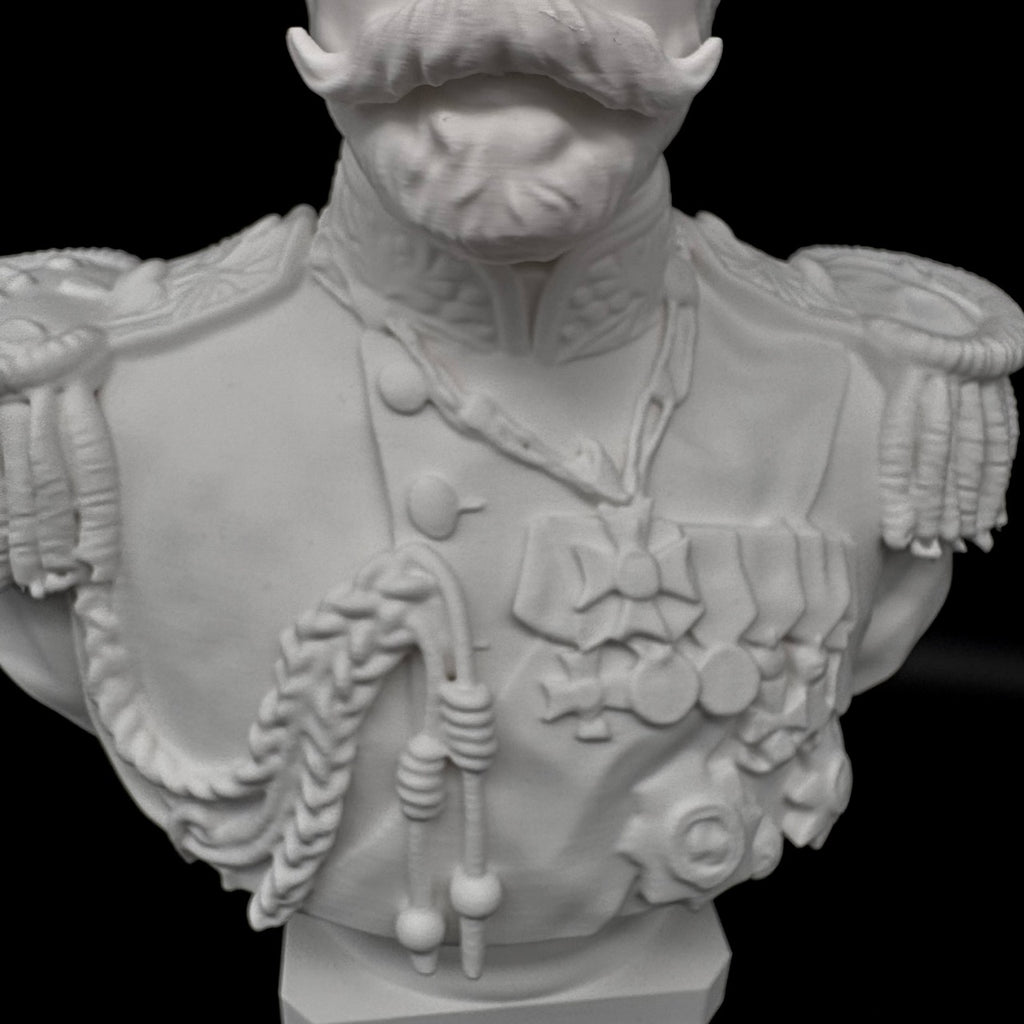 Tsar Nicholas II Statue – Detailansicht der Schulterstücke