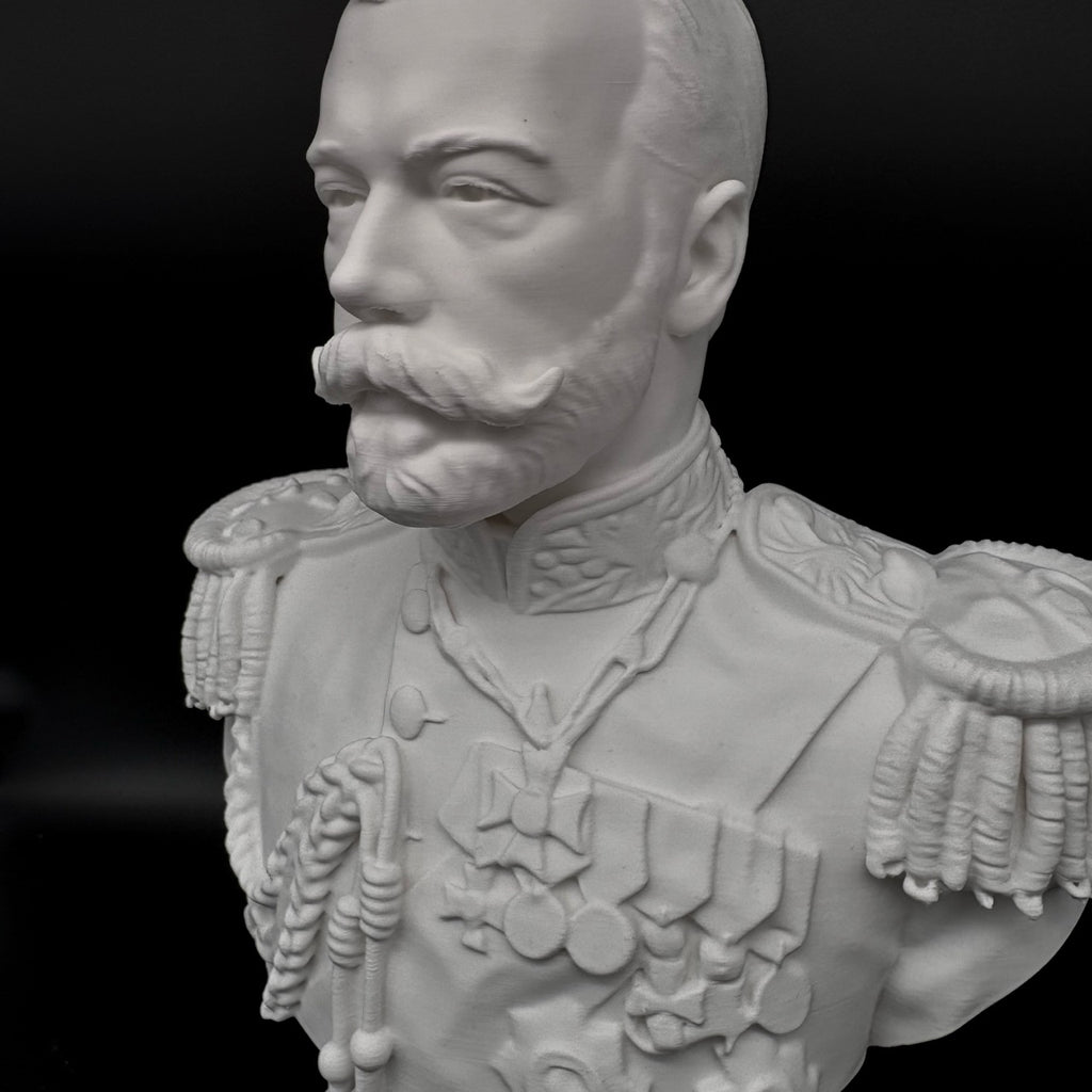 Nikolaus II Büste – plastische Details von Orden und Kordeln