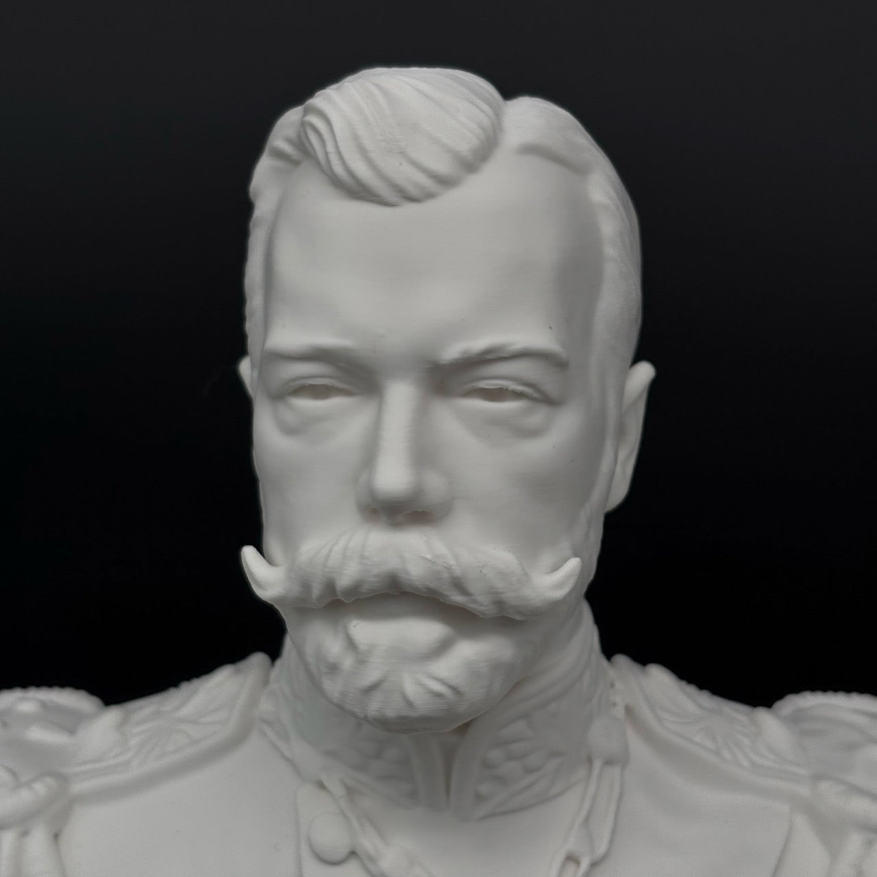 Romanov Statue Nikolaus II – weiße historische Büste für Sammler