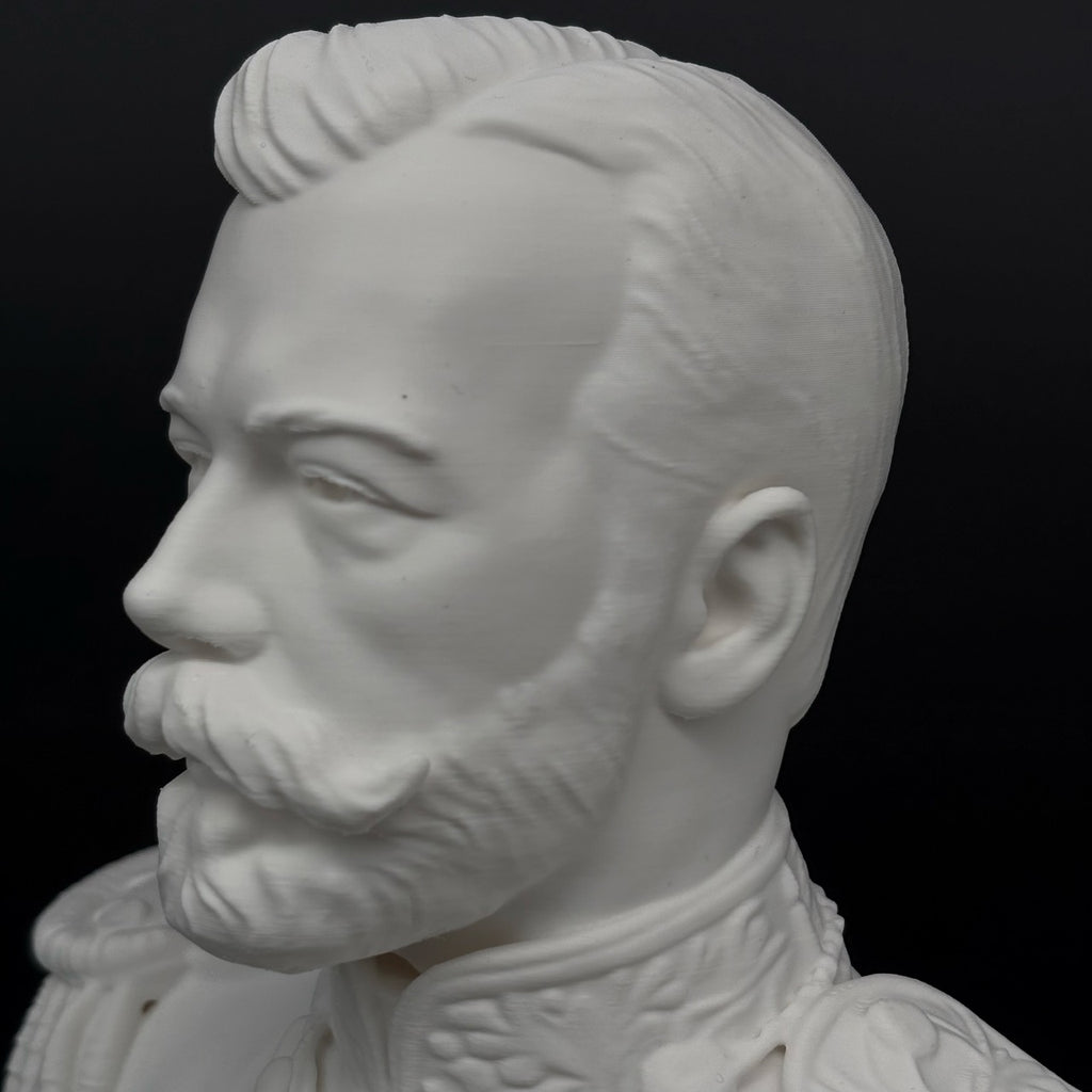 Zar Nikolaus II Büste – Gesamtansicht der Romanov Skulptur