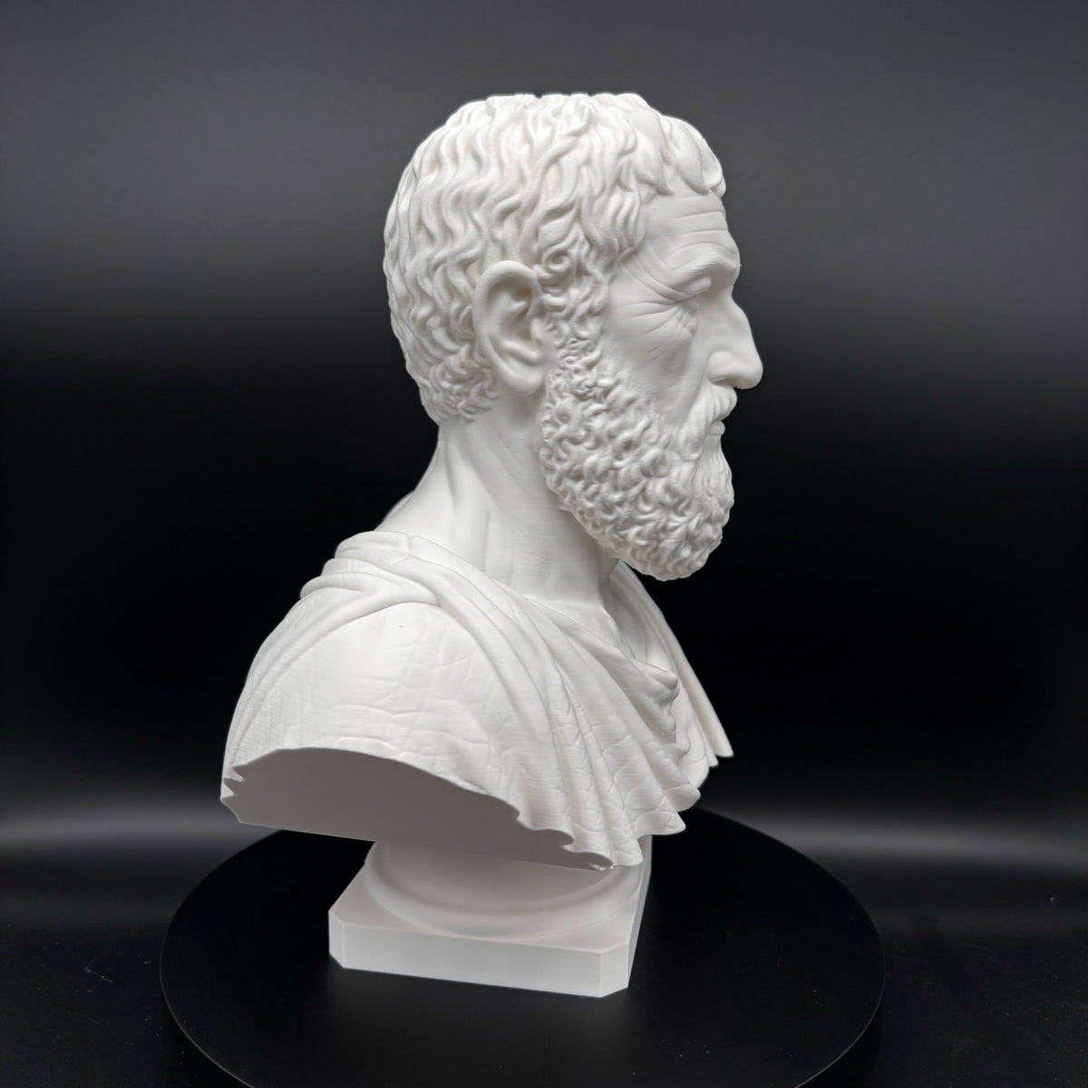 Platon Skulptur – griechischer Philosoph mit klassischem Bart und Gewand
